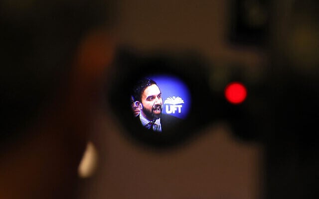 New York Mayoral Candidate Zohran Mamdani is seen speaking through the viewfinder of a camera during a press conference on July 9, 2025 in New York City. (Michael M. Santiago / GETTY IMAGES NORTH AMERICA / Getty Images via AFP)