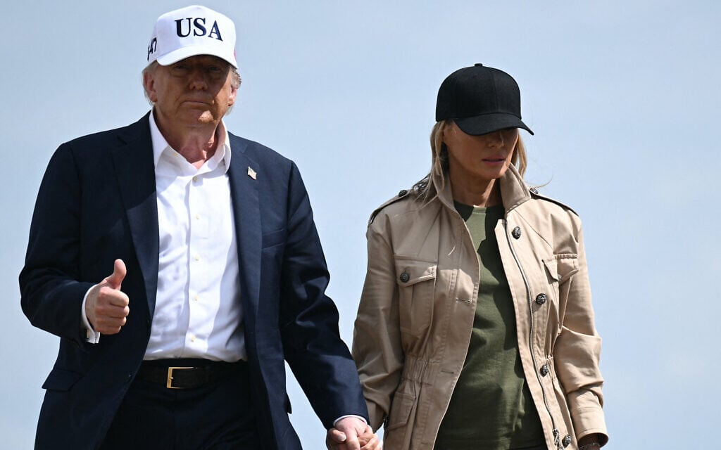 US President Donald Trump and First Lady Melania Trump walk to board Air Force One at Kelly Field at Joint Base San Antonio, Texas, on July 11, 2025. (Brendan SMIALOWSKI / AFP)