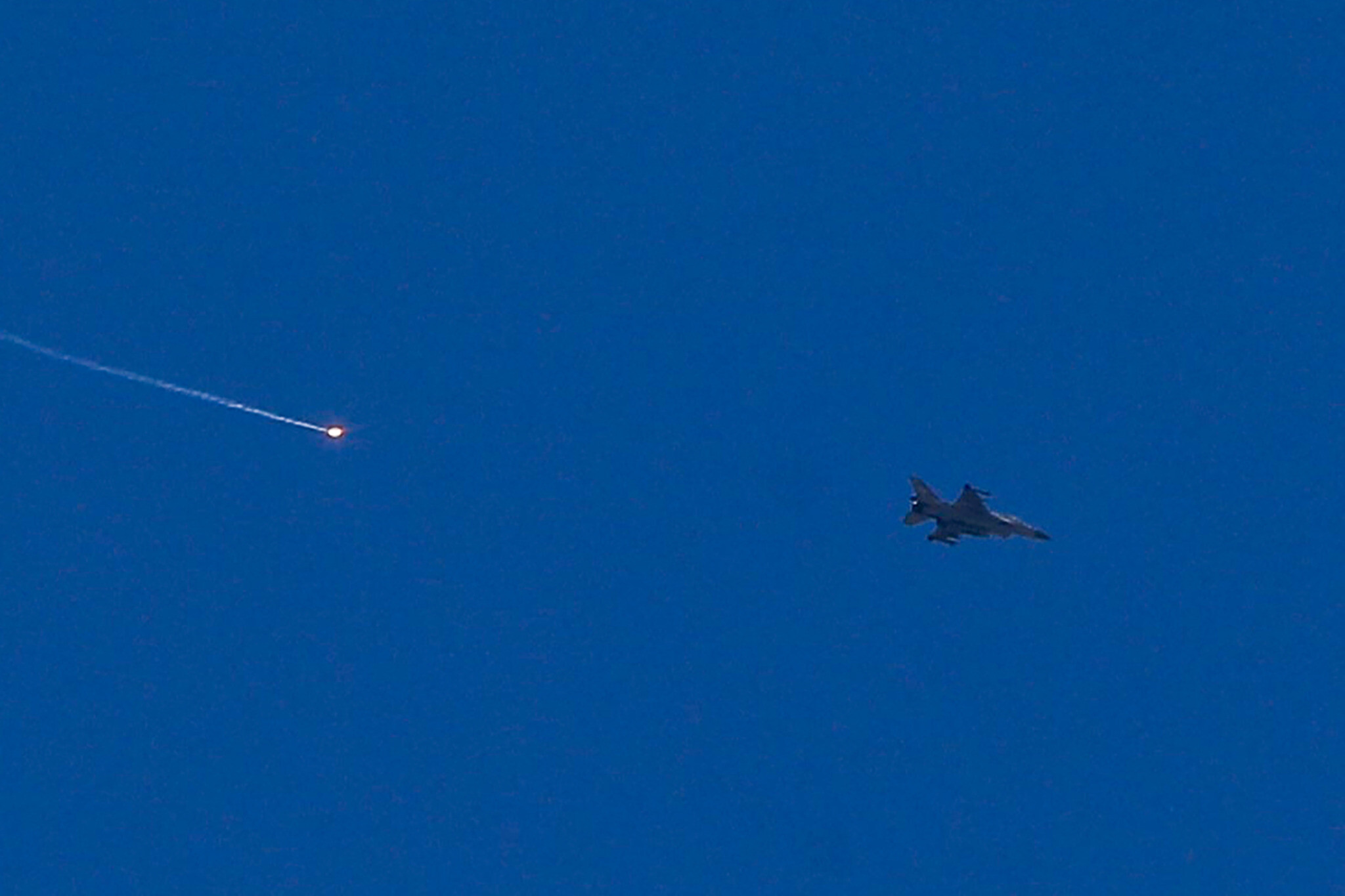 US Urges Israel to Halt Airstrikes on Syrian Forces Amid Southern Syria Escalation