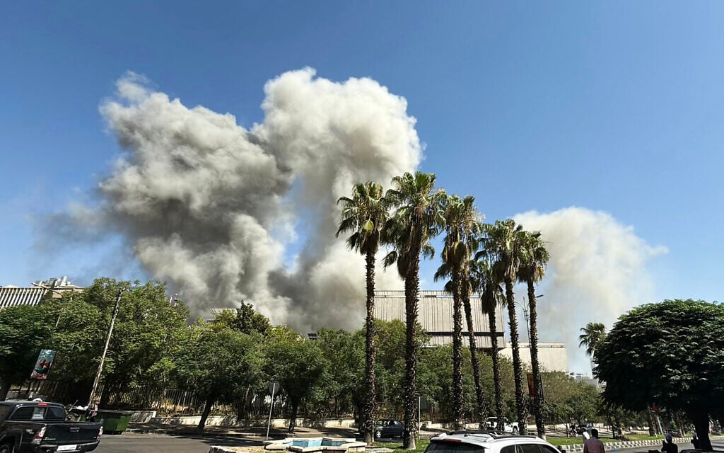 Smoke billows following Israeli strikes near the Syrian army and defense ministry headquarters in Damascus on July 16, 2025. (Rami al SAYED / AFP)