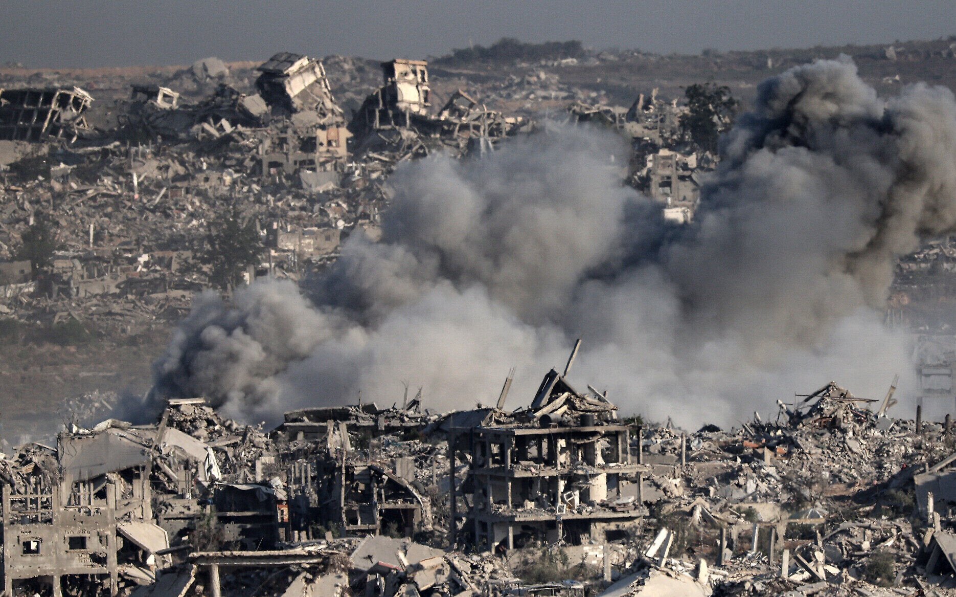 More deaths reported near Gaza aid sites as air force targets senior Hamas figures