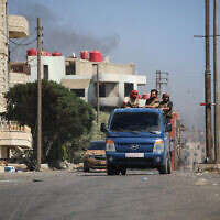 Tribal and Bedouin fighters deploy in southern Syria's predominantly Druze city of Sweida, amid clashes with Druze gunmen on July 19, 2025 (Abdulaziz KETAZ / AFP)