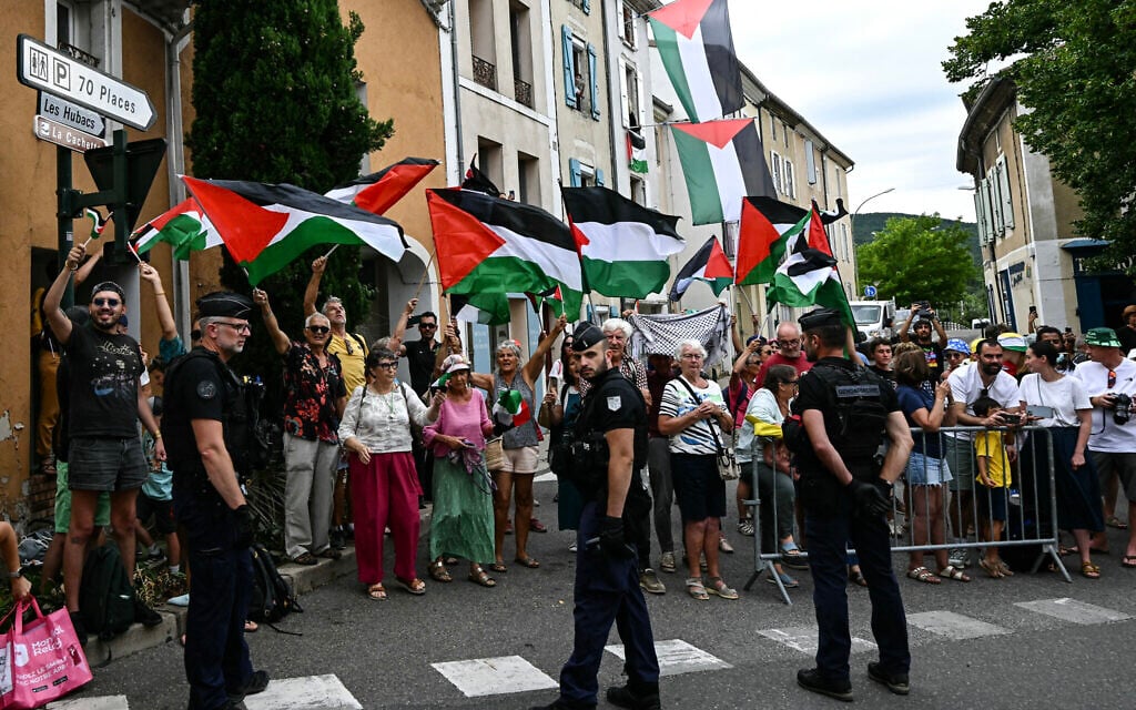 Anti-Israel activists protest Israeli team at Tour de France, call for ban