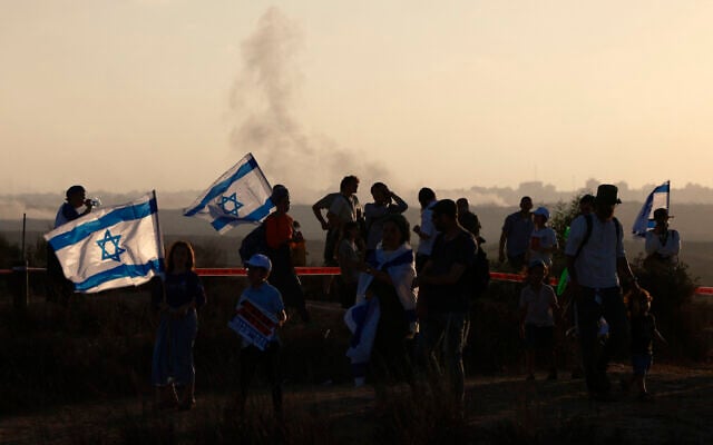 Israeli right-wing protesters gather on a hill overlooking the Gaza Strip near the border fence on July 30, 2025, during a rally to mark 20 years since Israel's withdrawal from Gaza (Menahem KAHANA / AFP) Israeli right-wing protesters gather on a hill overlooking the Gaza Strip near the border fence on July 30, 2025, during a rally to mark 20 years since Israel's withdrawal from Gaza (Menahem KAHANA / AFP)