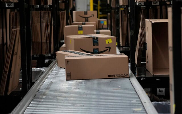Boxes sit on a conveyor belt at an Amazon storage warehouse in Tepotzotlan, Mexico, May 22, 2025. (AP Photo/Marco Ugarte) Boxes sit on a conveyor belt at an Amazon storage warehouse in Tepotzotlan, Mexico, May 22, 2025. (AP Photo/Marco Ugarte)