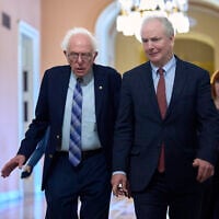 US Senators Bernie Sanders, left, and Chris Van Hollen walk to the chamber for votes at the Capitol in Washington, June 11, 2025. (AP Photo/J. Scott Applewhite)
