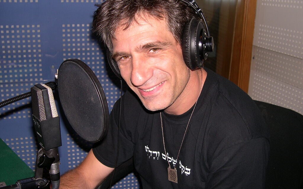 Leading Israeli actor Alon Abutbul suddenly dies after collapsing at beach