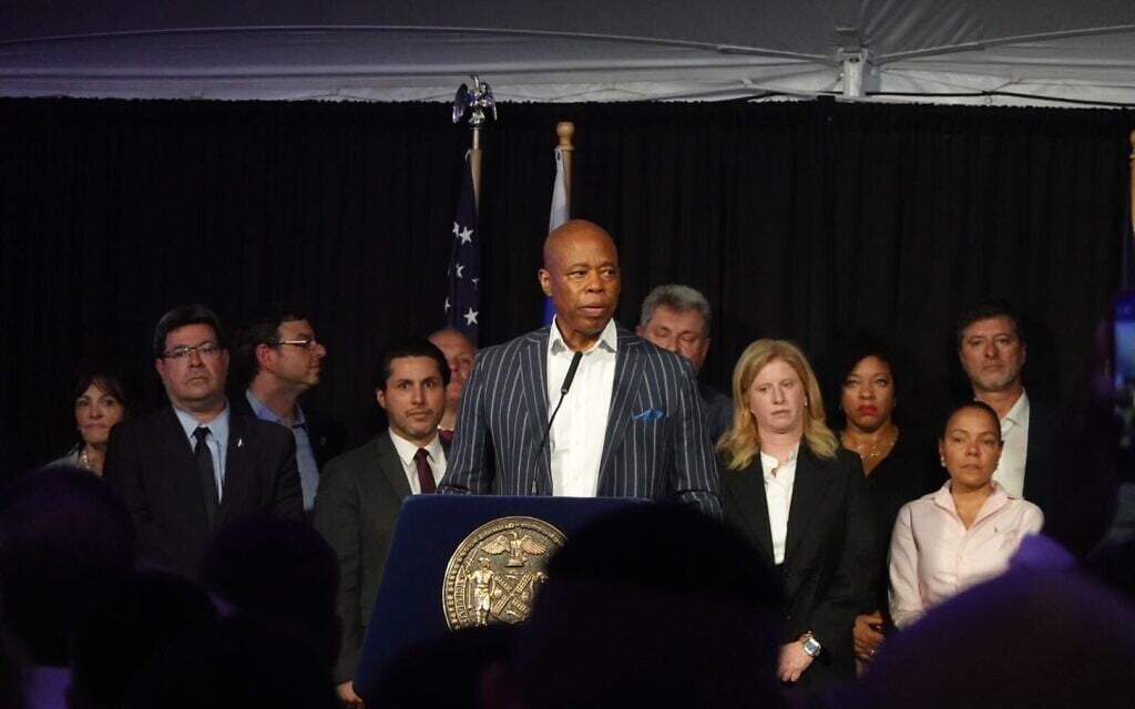 NYC mayor feuds with comptroller over Israel bond investments