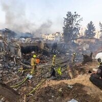 Israeli security and rescue forces at the scene where a ballistic missile fired from Iran hit and caused damage in Rehovot, June 15, 2025. (Yossi Aloni/Flash90)