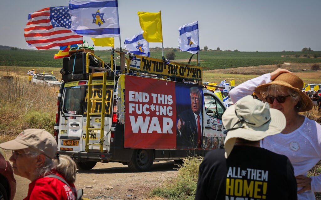 Israelis demand an end to the war in Gaza and the release of hostages as a protest convoy sets out from Latrun, on July 2, 2025. (Jonathan Shaul/Flash90)
