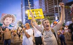 Demonstrators in Tel Aviv protest against the Israeli government and for the release of Israelis held hostage in the Gaza Strip, July 5, 2025. (Miriam Alster/Flash90)
