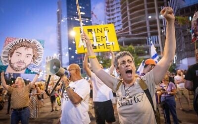 Demonstrators in Tel Aviv protest against the Israeli government and for the release of Israelis held hostage in the Gaza Strip, July 5, 2025. (Miriam Alster/Flash90)