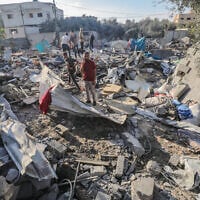 Palestinians at the site of an Israeli airstrike at the Al-Shati refugee camp, in the central Gaza Strip, on July 13, 2025. (Ali Hassan/Flash90)