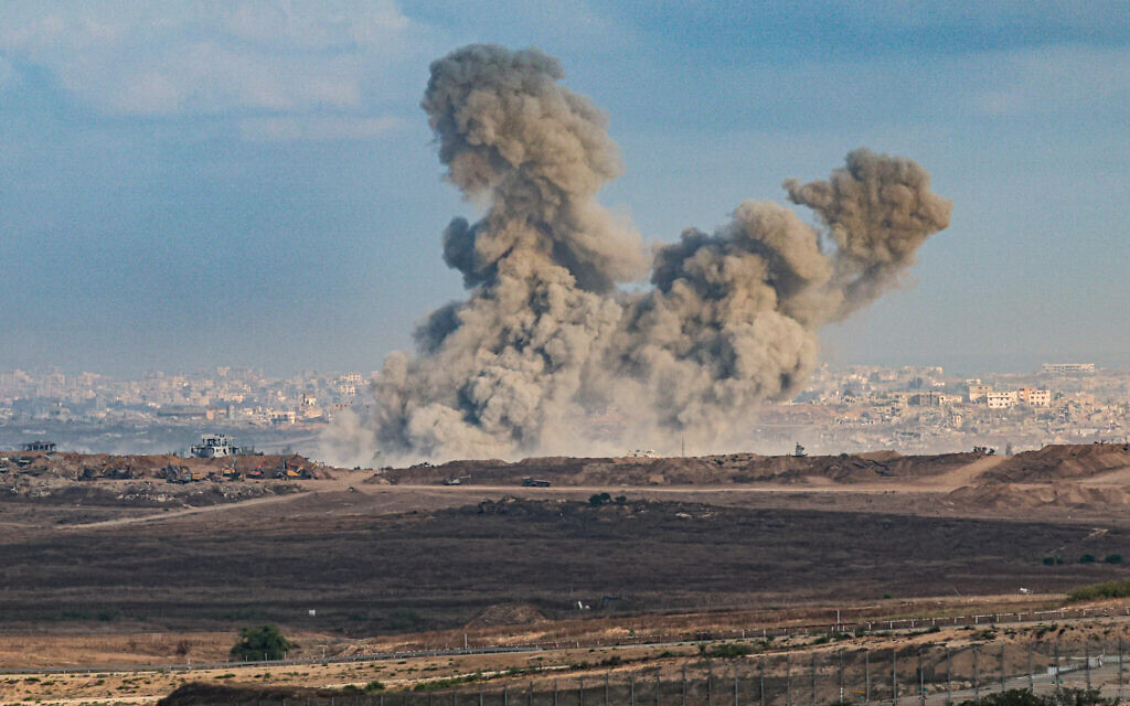 Smoke rises amid an Israeli military operation in the northern Gaza Strip, as seen from the Israeli side of the border, July 13, 2025. (Flash90)