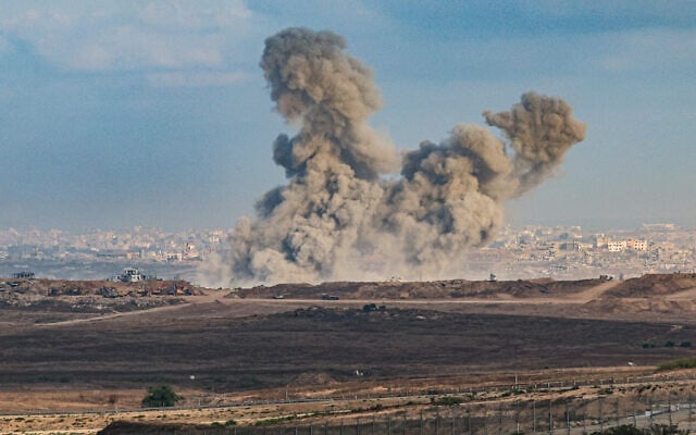 Smoke rises amid an Israeli military operation in the northern Gaza Strip, as seen from the Israeli side of the border, July 13, 2025. (Flash90)