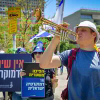 Israelis protest in support of Attorney-General Gali Baharav-Miara outside the courthouse in Tel Aviv, July 14, 2025. (Avshalom Sassoni/Flash90)