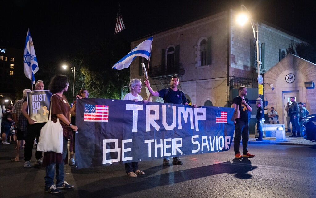 Israelis rally for the release of hostages held in the Gaza Strip by Hamas, outside the US consulate in Jerusalem, July 19, 2025. (Yonatan Sindel/Flash90)