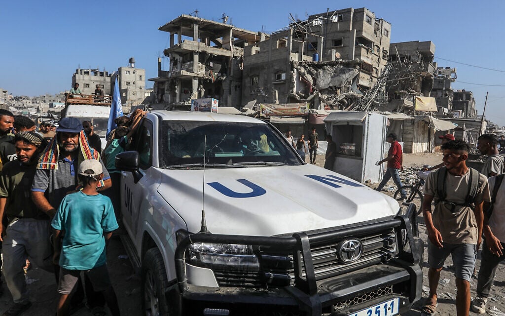 Empty UNRWA and World Food Program trucks head to the Kerem Shalom crossing to collect humanitarian aid and fuel in the Gaza Strip, July 24, 2025. (Abed Rahim Khatib/Flash90)