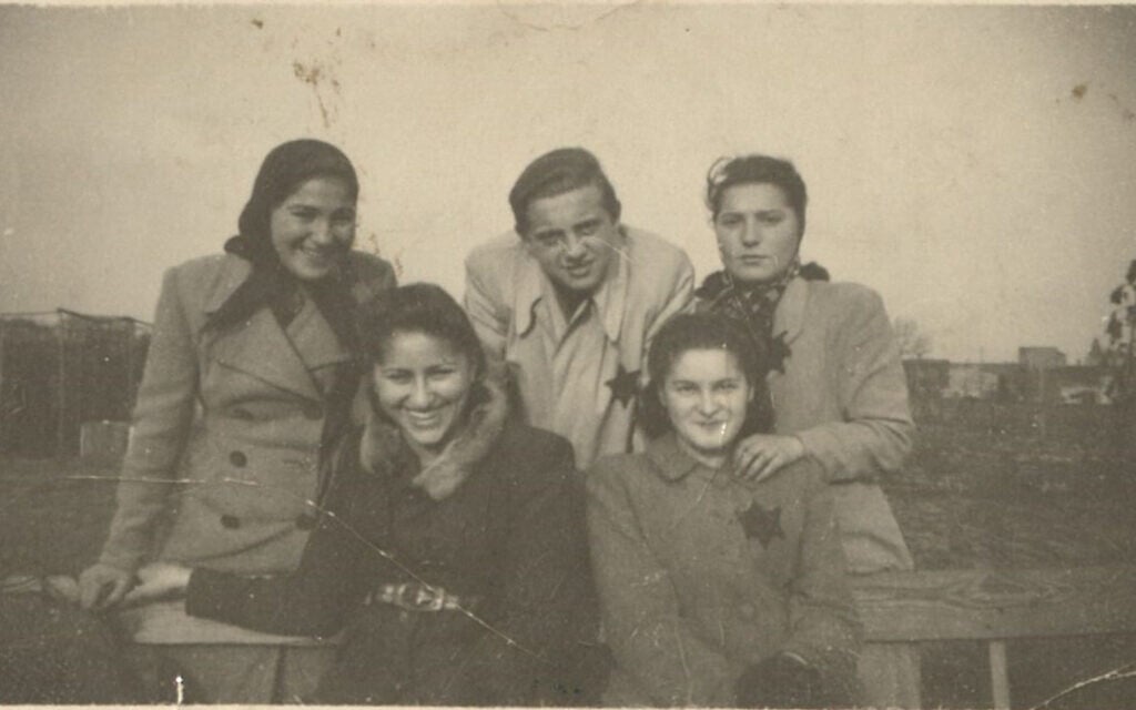 Hela (left) and her friend Lorka Gleitman and others in the Sosnowiec Poland ghetto. (Courtesy of Lea Gleitman collection, United Stated Holocaust Memorial Museum)