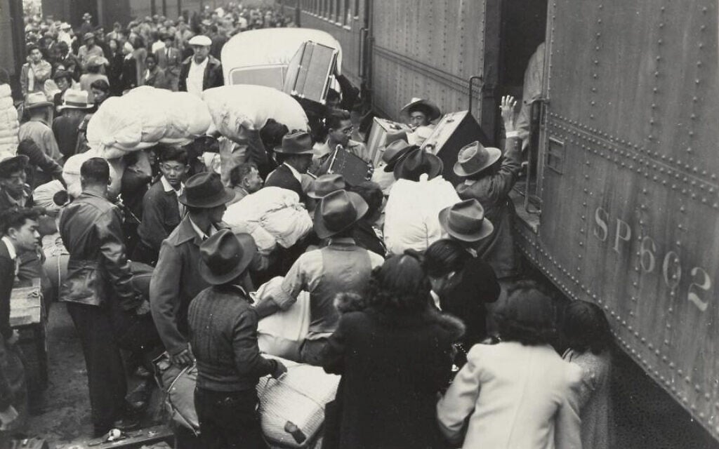 Leaving Los Angeles for Manzanar on the same transport as Elaine and Tommy Yoneda, April 1, 1942. (Courtesy of the National Archives and Records Administration)