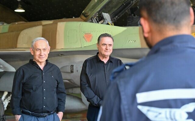 Prime Minister Benjamin Netanyahu (left) and Defense Minister Israel Katz visit the Ramon Airbase in southern Israel on July 27, 2025. (Kobi Gideon/GPO)