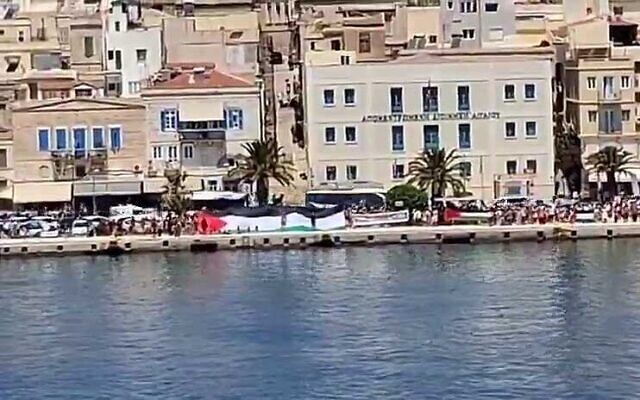 A large anti-Israel, pro-Palestinian protest preventing hundreds of Israelis from disembarking from cruise ship at the Greek island of Syros, July 22, 2025 (Screen grab from social media used in accordance with Clause 27a of the Copyright Law)