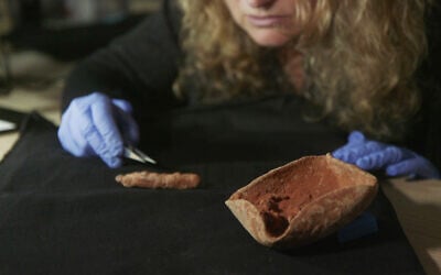 A 4,000-year-old wick that was discovered in its entirety in an Israel Antiquities Authority excavation near Yehud, August 2025. (Emil Aladjem/Israel Antiquities Authority) A 4,000-year-old wick that was discovered in its entirety in an Israel Antiquities Authority excavation near Yehud, August 2025. (Emil Aladjem/Israel Antiquities Authority)