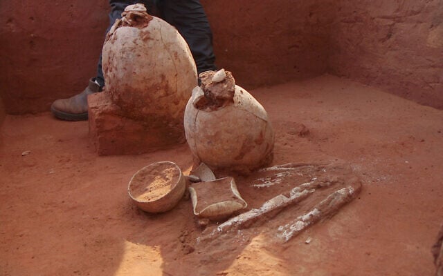 In rare find, Israeli archaeologists discover intact 4,000-year