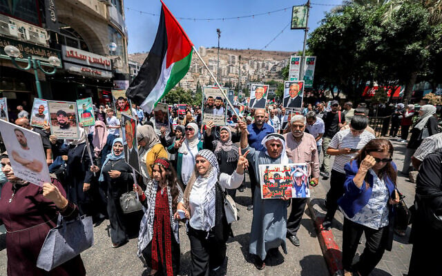 Demonstrators rally in the West Bank city of Nablus in support of Palestinians detained by Israel and against the war in Gaza, August 3, 2025. (JAAFAR ASHTIYEH / AFP) Demonstrators rally in the West Bank city of Nablus in support of Palestinians detained by Israel and against the war in Gaza, August 3, 2025. (JAAFAR ASHTIYEH / AFP)