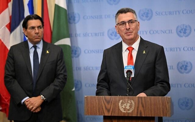 Foreign Minister Gideon Saar speaks to journalists as Israeli Ambassador to the UN Danny Danon looks on, ahead of a United Nations Security Council meeting on the hostages and the Gaza war, at the UN headquarters, on August 5, 2025 in New York. (Photo by Angela Weiss/AFP) Foreign Minister Gideon Saar speaks to journalists as Israeli Ambassador to the UN Danny Danon looks on, ahead of a United Nations Security Council meeting on the hostages and the Gaza war, at the UN headquarters, on August 5, 2025 in New York. (Photo by Angela Weiss/AFP)