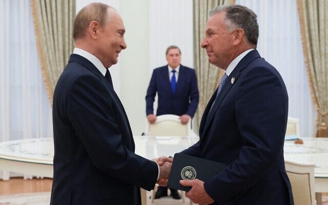 In this pool photograph distributed by the Russian state agency Sputnik, Russia's President Vladimir Putin (left) greets US Special Envoy Steve Witkoff prior to their talks in Moscow on August 6, 2025. (Gavriil Grigorov / POOL / AFP) In this pool photograph distributed by the Russian state agency Sputnik, Russia's President Vladimir Putin (left) greets US Special Envoy Steve Witkoff prior to their talks in Moscow on August 6, 2025. (Gavriil Grigorov / POOL / AFP)