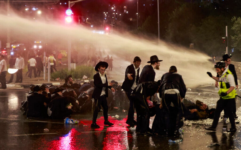 Haredi protesters clash with cops in Jerusalem, Bnei Brak as leaders vow war on draft