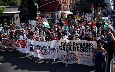 People take part in an anti-Israel protest at Bryant Park, in New York, on August 16, 2025. (Leonardo Munoz / AFP) People take part in an anti-Israel protest at Bryant Park, in New York, on August 16, 2025. (Leonardo Munoz / AFP)