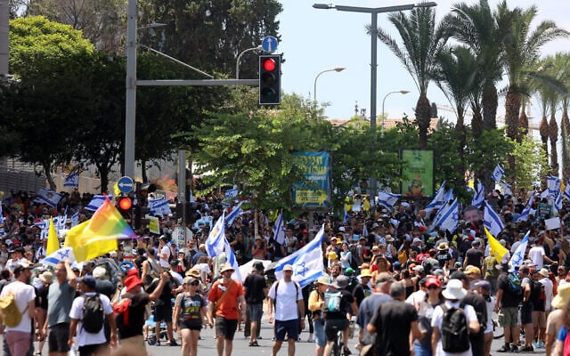 Demonstrators raise flags during an anti-government protest demanding a deal to release Israelis detained in the Gaza Strip by Hamas since October 7, 2023, in Tel Aviv on August 17, 2025.  (GIL COHEN-MAGEN / AFP)