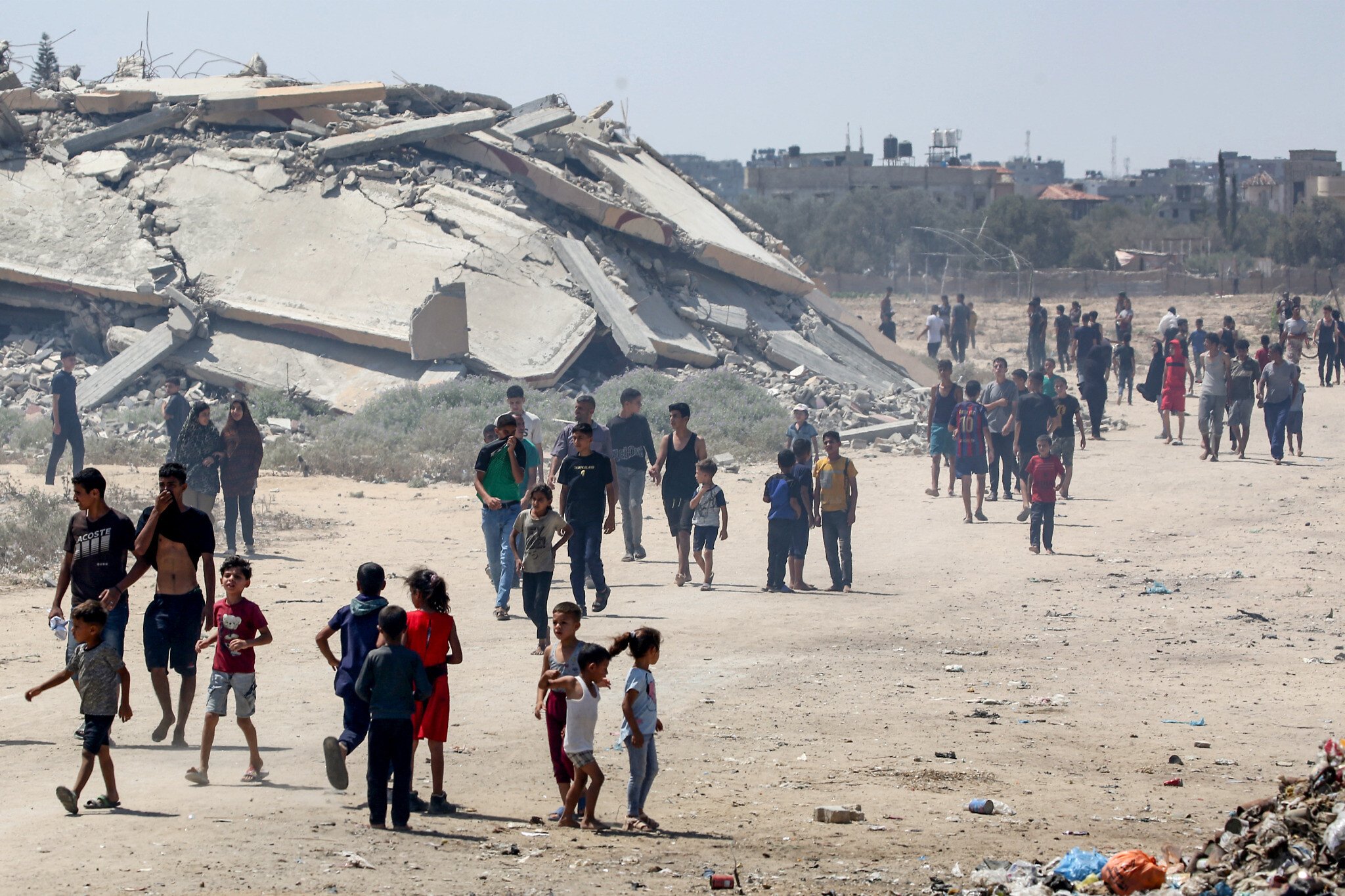Hundreds Aid Trucks Await Gaza Entry Amid Daily 600-Truck UN Target