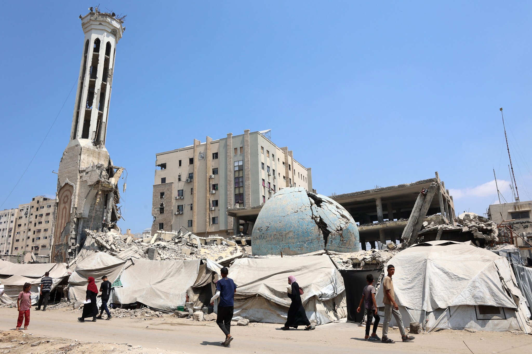 Hamas says it agrees to latest ceasefire proposal as mediators scramble for deal