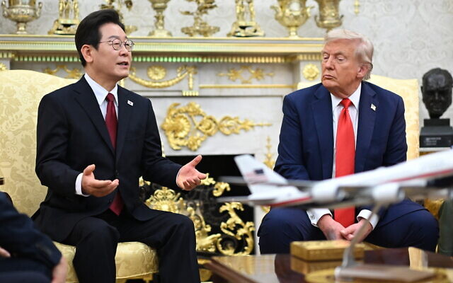 US President Donald Trump (right) and South Korean President Lee Jae Myung attend a bilateral meeting in the Oval Office of the White House in Washington, DC, on August 25, 2025. (Mandel NGAN / AFP) US President Donald Trump (right) and South Korean President Lee Jae Myung attend a bilateral meeting in the Oval Office of the White House in Washington, DC, on August 25, 2025. (Mandel NGAN / AFP)