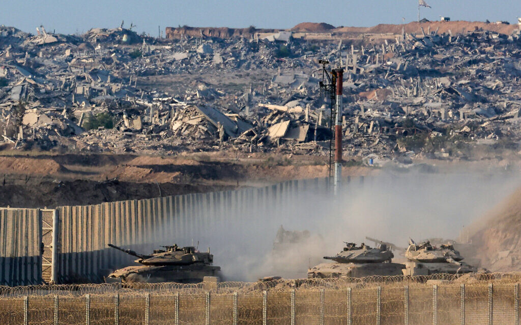Israeli armor moves along the border with the Gaza Strip in southern Israel on August 27, 2025. (Jack GUEZ / AFP)