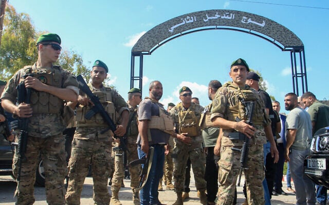 Lebanese soldiers stand guard outside an army base in the southern city of Tyre, on August 28, 2025, upon arrival of trucks transporting weapons handed over by armed Palestinian groups in refugee camps. (MAHMOUD ZAYYAT / AFP)