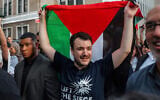 Anti-Israel, pro-Palestinian US activist Mahmoud Khalil carries a Palestinian flag during a rally celebrating his return from immigration detention, June 22, 2025, in New York. (AP Photo/Olga Fedorova)