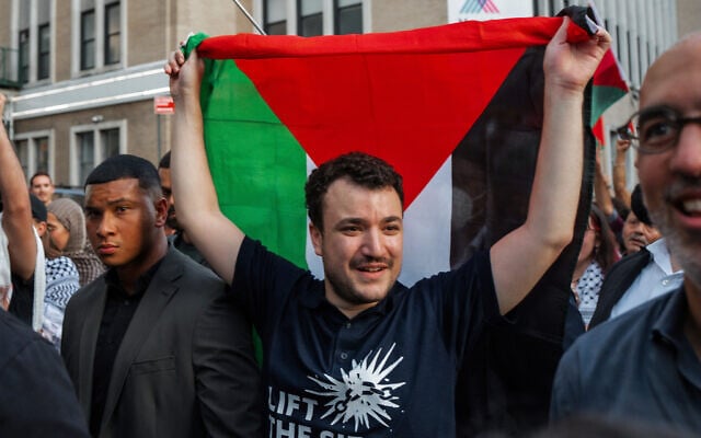 Anti-Israel, pro-Palestinian US activist Mahmoud Khalil carries a Palestinian flag during a rally celebrating his return from immigration detention, June 22, 2025, in New York. (AP Photo/Olga Fedorova)