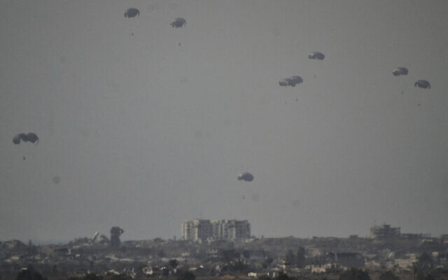 Supplies are airdropped into the Gaza Strip as seen from southern Israel, August 12, 2025. (AP Photo/Leo Correa)