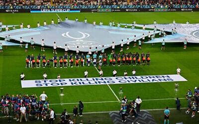 The players line up before the UEFA Super Cup soccer match between Paris Saint-Germain and Tottenham Hotspur in Udine, Italy, August 13, 2025. (AP Photo/Denes Erdos)
