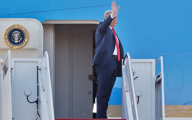 US President Donald Trump waves as he boards Air Force One at Joint Base Andrews, Md., Friday, Aug. 15, 2025, en route to a meeting with Russian President Vladimir Putin in Alaska. (AP Photo/Luis M. Alvarez)