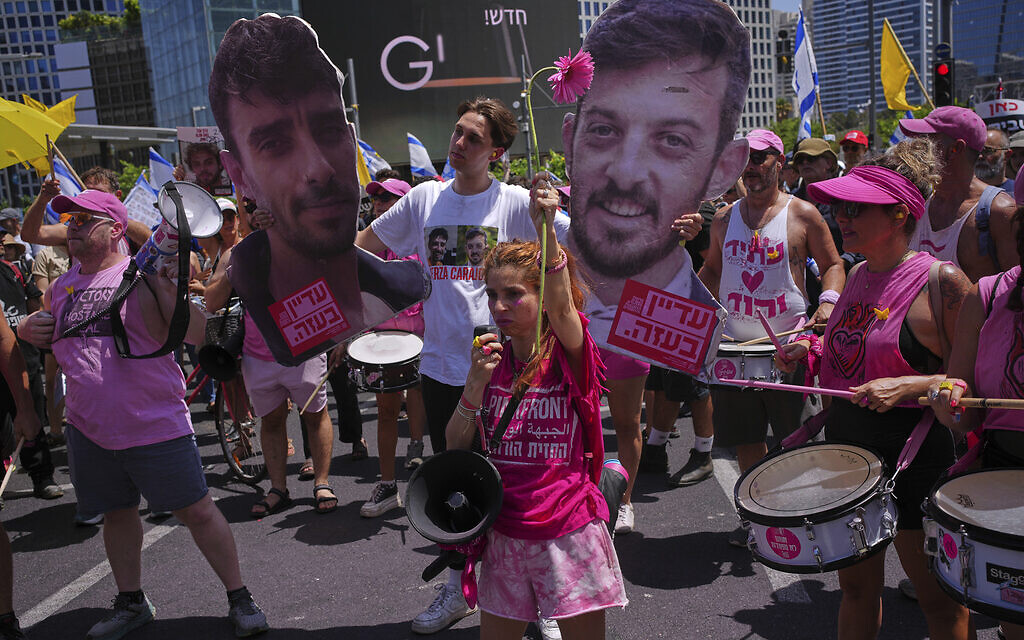 People take part in a protest demanding the immediate release of hostages held by Hamas and calling for the Israeli government to reverse its decision to take over Gaza City and other areas in the Gaza Strip, in Tel Aviv on Sunday, Aug. 17, 2025. (AP Photo/Ohad Zwigenberg)