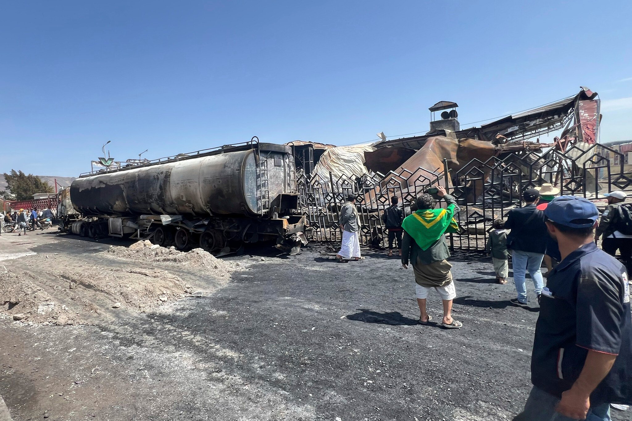 NextImg:10 dead from Israeli strikes on Yemen’s capital, Houthi-run health ministry says
