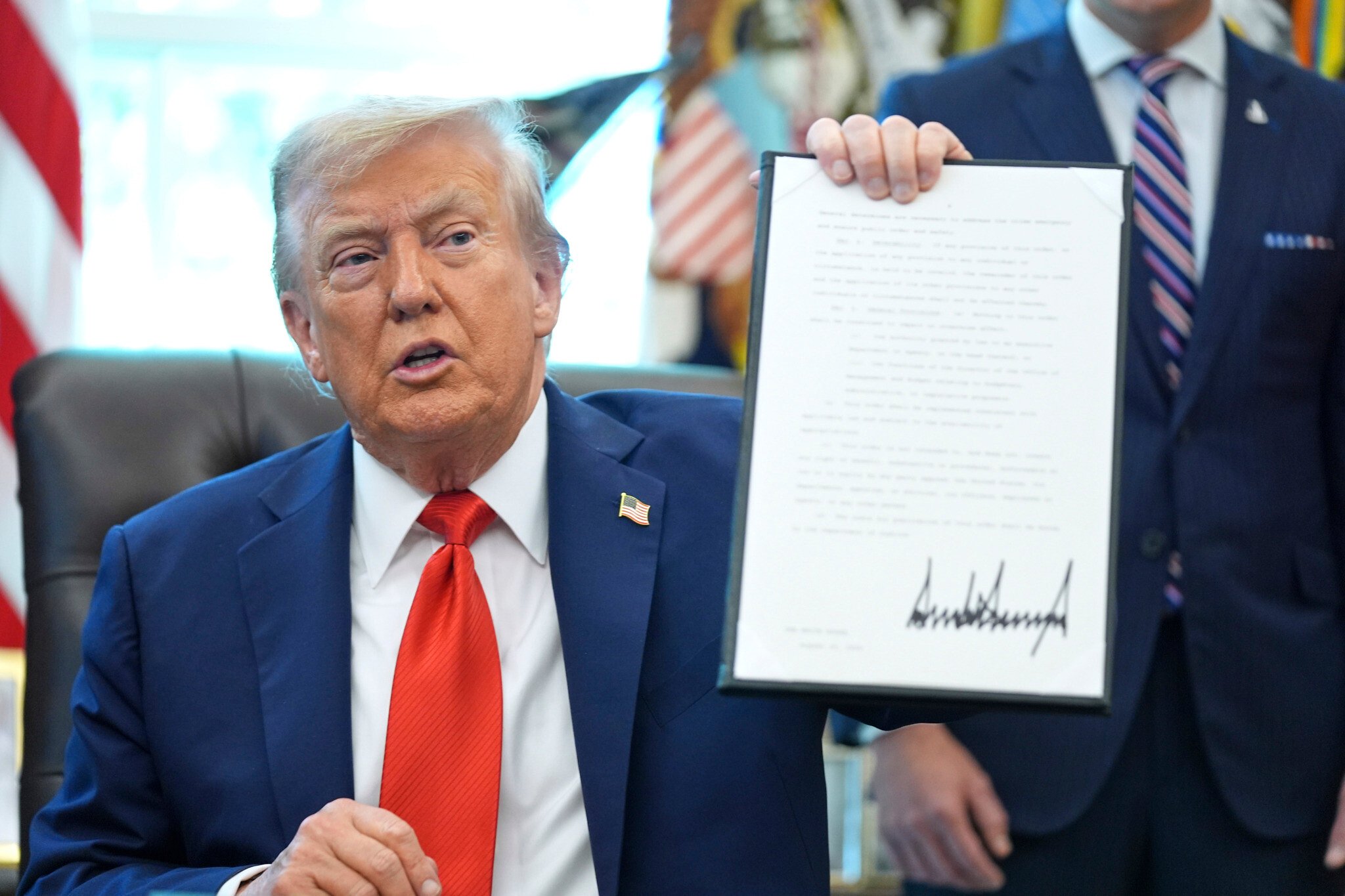 NextImg:Trump orders crackdown on US flag burning, raising free speech concerns