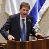 Defense and Foreign Affairs Committee head Boaz Bismuth speaks in the Knesset plenum on August 13, 2025. (Dani Shem Tov/Knesset spokesperson)