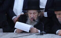 Rabbi Dov Lando addresses an anti-enlistment conference in Bnei Brak, July 31, 2025. (Daniel Nafusi)