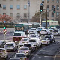 Heavy traffic near the western entrance to Jerusalem, November 25, 2019 (Hadas Parush/Flash90)
